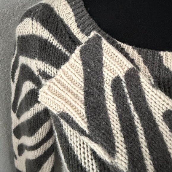 CALYPSO St. Barth 100% Cashmere Animal Print Zebra Sweater Small - Picture 7 of 9